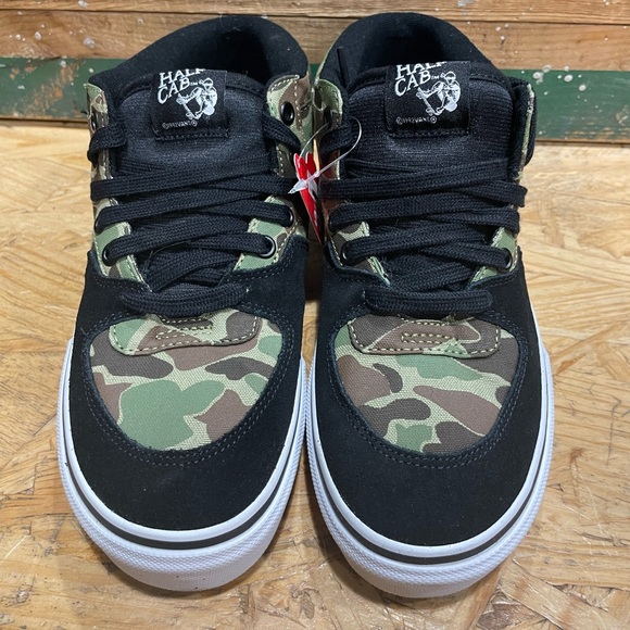 Brand new in box dead stock kids camo half cab. Suede and canvas combination. - Picture 2 of 5